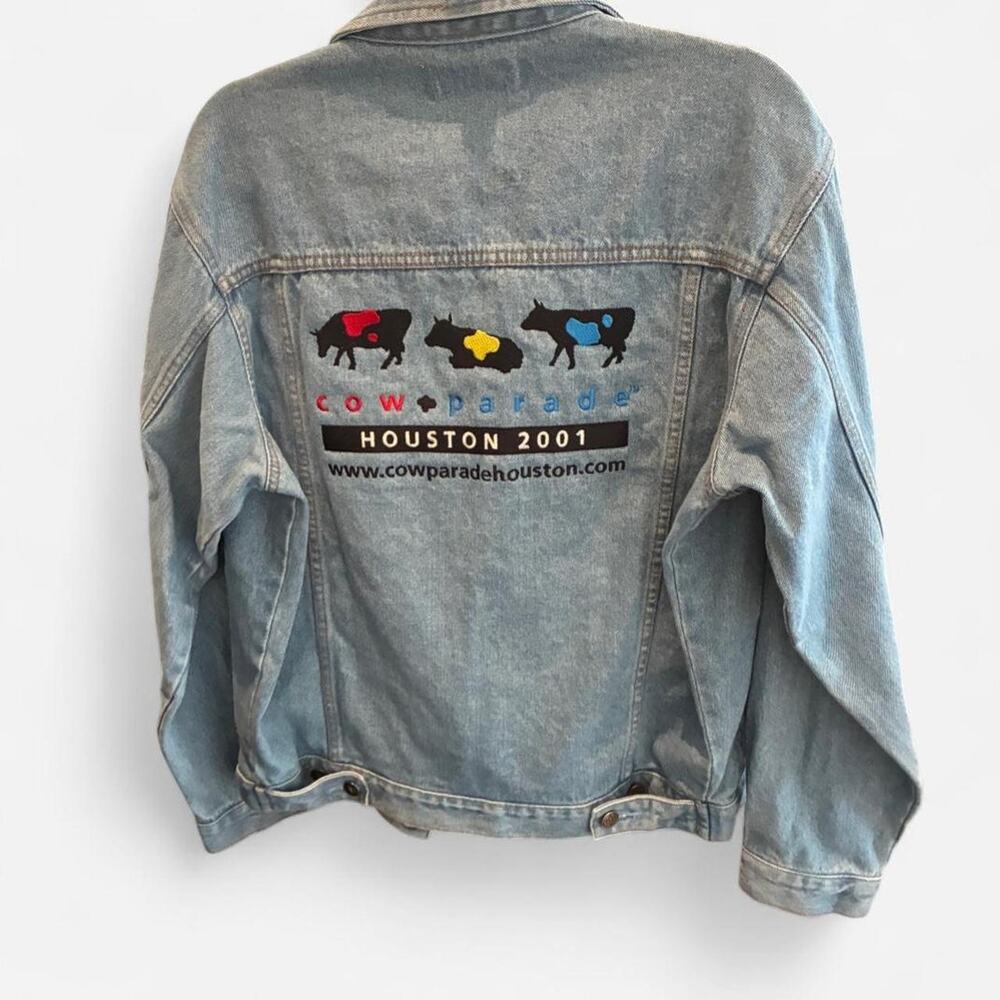 Vintage Light Washed Jean Jacket w/ Houston‎ Cow Parade Embellishment Sz Small